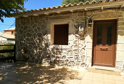 Kalamitsi_Traditional_Stone_House_03.jpg