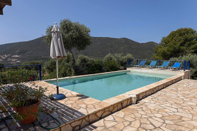 Sivotahousewithgarden005.jpg